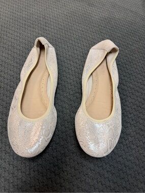 Hush Puppies Chaste Ballet Flats 7.5 Narrow Metallic Silver Snake Print EUC